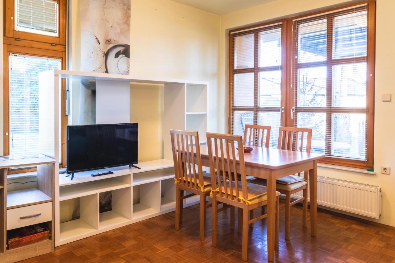 Relax Apartment In Banovci Verzej Bagian luar foto